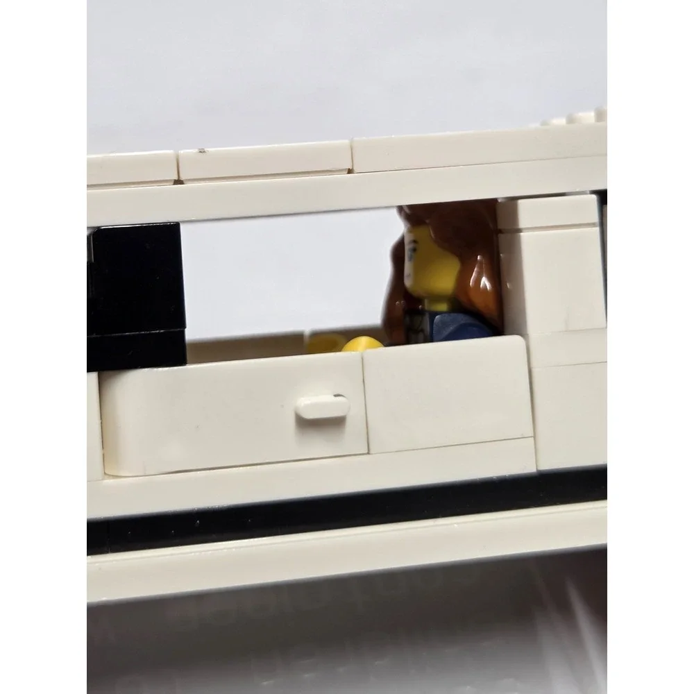 LEGO City 60102: Airport VIP Service Limousine ONLY Limo Rare